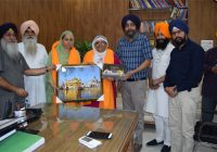 ਪ੍ਰਕਾਸ਼ ਪੁਰਬ ਮੌਕੇ 12 ਗੇਟਾਂ ਨੂੰ ਸਜਾਉਣ ਦੀ ਸੇਵਾ ਦਿੱਲੀ ਨਿਵਾਸੀ ਬੀਬੀ ਰਾਣੀ ਕੌਰ ਕਰਨਗੇ ਪ੍ਰਕਾਸ਼ ਪੁਰਬ ਮੌਕੇ 12 ਗੇਟਾਂ ਨੂੰ ਸਜਾਉਣ ਦੀ ਸੇਵਾ ਦਿੱਲੀ ਨਿਵਾਸੀ ਬੀਬੀ ਰਾਣੀ ਕੌਰ ਕਰਨਗੇ