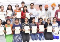 ਸਿੱਖਿਆ ਮੰਤਰੀ ਵੱਲੋਂ ਦਸਵੀਂ ਤੇ ਬਾਰ੍ਹਵੀਂ ਵਿੱਚੋਂ ਅੱਵਲ ਆਏ ਵਿਦਿਆਰਥੀਆਂ ਦਾ ਸਨਮਾਨ