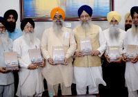 ਡਾ. ਰੂਪ ਸਿੰਘ ਦੁਆਰਾ ਸੰਪਾਦਿਤ ਪੁਸਤਕ ਨਿਰਭਉ ਨਿਰੰਕਾਰ ਭਾਈ ਲੌਂਗੋਵਾਲ ਨੇ ਕੀਤੀ ਸੰਗਤ ਅਰਪਣ ਡਾ. ਰੂਪ ਸਿੰਘ ਦੁਆਰਾ ਸੰਪਾਦਿਤ ਪੁਸਤਕ ਨਿਰਭਉ ਨਿਰੰਕਾਰ ਭਾਈ ਲੌਂਗੋਵਾਲ ਨੇ ਕੀਤੀ ਸੰਗਤ ਅਰਪਣ