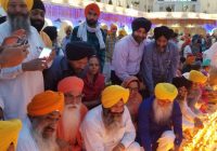 ਸੱਚਖੰਡ ਸ੍ਰੀ ਹਰਿਮੰਦਰ ਸਾਹਿਬ ਵਿਖੇ ਹੋਈ ਸੁੰਦਰ ਦੀਪਮਾਲਾ ਅਤੇ ਜਗਾਏ ਮਿੱਟੀ ਦੇ ਦੀਵੇ ਸੱਚਖੰਡ ਸ੍ਰੀ ਹਰਿਮੰਦਰ ਸਾਹਿਬ ਵਿਖੇ ਹੋਈ ਸੁੰਦਰ ਦੀਪਮਾਲਾ ਅਤੇ ਜਗਾਏ ਮਿੱਟੀ ਦੇ ਦੀਵੇ