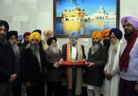 ਸ੍ਰੀ ਹਰਿਮੰਦਰ ਸਾਹਿਬ ਸ਼ੁਕਰਾਨਾ ਕਰਨ ਪੁੱਜੇ ਐਚ. ਐਸ. ਫੂਲਕਾ ਦਾ ਸ਼੍ਰੋਮਣੀ ਕਮੇਟੀ ਵੱਲੋਂ ਸਨਮਾਨ