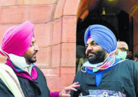 ਖੇਤੀ ਕਾਨੂੰਨਾਂ ਦੇ ਵਿਰੋਧ ਵਿੱਚ ਕਾਲੇ ਕੱਪੜੇ ਪਾ ਕੇ ਸੰਸਦ ਭਵਨ ਪੁੱਜੇ ਔਜਲਾ ਤੇ ਜਸਬੀਰ ਸਿੰਘ ਖੇਤੀ ਕਾਨੂੰਨਾਂ ਦੇ ਵਿਰੋਧ ਵਿੱਚ ਕਾਲੇ ਕੱਪੜੇ ਪਾ ਕੇ ਸੰਸਦ ਭਵਨ ਪੁੱਜੇ ਔਜਲਾ ਤੇ ਜਸਬੀਰ ਸਿੰਘ