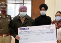 ਮੁੱਖ ਮੰਤਰੀ ਕੈਪਟਨ ਅਮਰਿੰਦਰ ਸਿੰਘ ਨੇ ਸ਼ਹੀਦ ਕਾਂਸਟੇਬਲ ਜਗਮੋਹਨ ਸਿੰਘ ਦੀ ਵਿਧਵਾ ਨੂੰ 1 ਕਰੋੜ ਰੁਪਏ ਮੁਆਵਜ਼ੇ ਦਾ ਚੈੱਕ ਸੌਂਪਿਆ ਮੁੱਖ ਮੰਤਰੀ ਕੈਪਟਨ ਅਮਰਿੰਦਰ ਸਿੰਘ ਨੇ ਸ਼ਹੀਦ ਕਾਂਸਟੇਬਲ ਜਗਮੋਹਨ ਸਿੰਘ ਦੀ ਵਿਧਵਾ ਨੂੰ 1 ਕਰੋੜ ਰੁਪਏ ਮੁਆਵਜ਼ੇ ਦਾ ਚੈੱਕ ਸੌਂਪਿਆ
