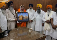 ਸੁਨਾਮ ਦੇ ਐਸ.ਡੀ.ਐਮ. ਬੀਬੀ ਮਨਜੀਤ ਕੌਰ ਸੱਚਖੰਡ ਸ੍ਰੀ ਹਰਿਮੰਦਰ ਸਾਹਿਬ ਵਿਖੇ ਹੋਏ ਨਤਮਸਤਕ